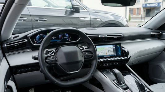 Intérieur de voiture propre et brillant après entretien