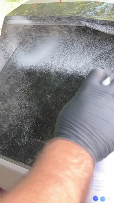OctoGlass pulvérisé puis essuyé sur une vitre